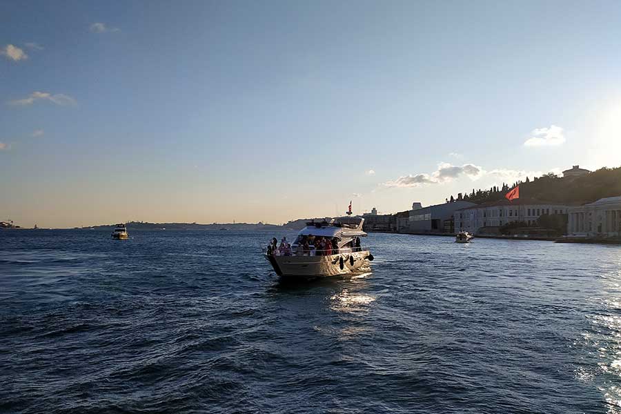 Private Bosphorus Cruise, Istanbul Yacht Charters, Istanbul Yacht Rental