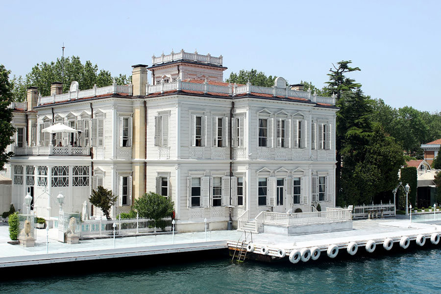 Mansions and Mansions in the Bosphorus